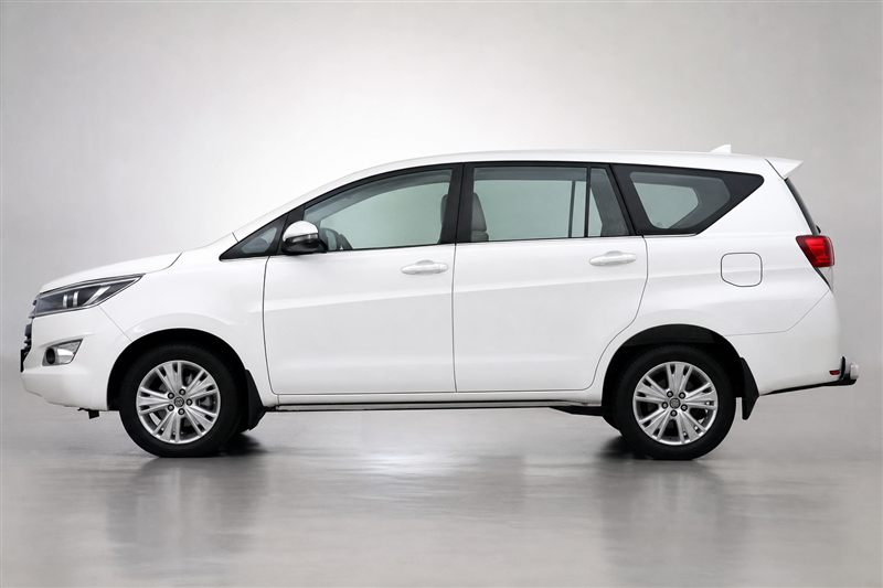 Innova Crysta for Navi Mumbai airport to Pune