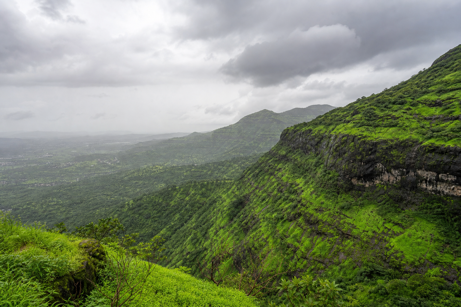 Panchgani Table Land – Pune to Mahabaleshwar Cab – Hill Station Taxi